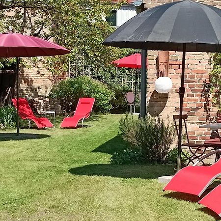 Schlossparkferienwohnungen Rheinsberg Mit Garten ภายนอก รูปภาพ