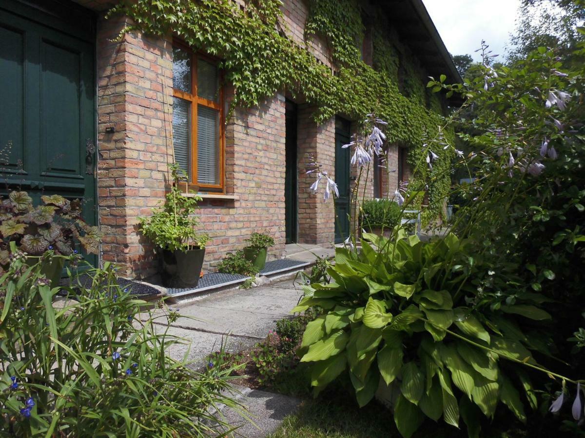 Schlossparkferienwohnungen Rheinsberg Mit Garten ภายนอก รูปภาพ