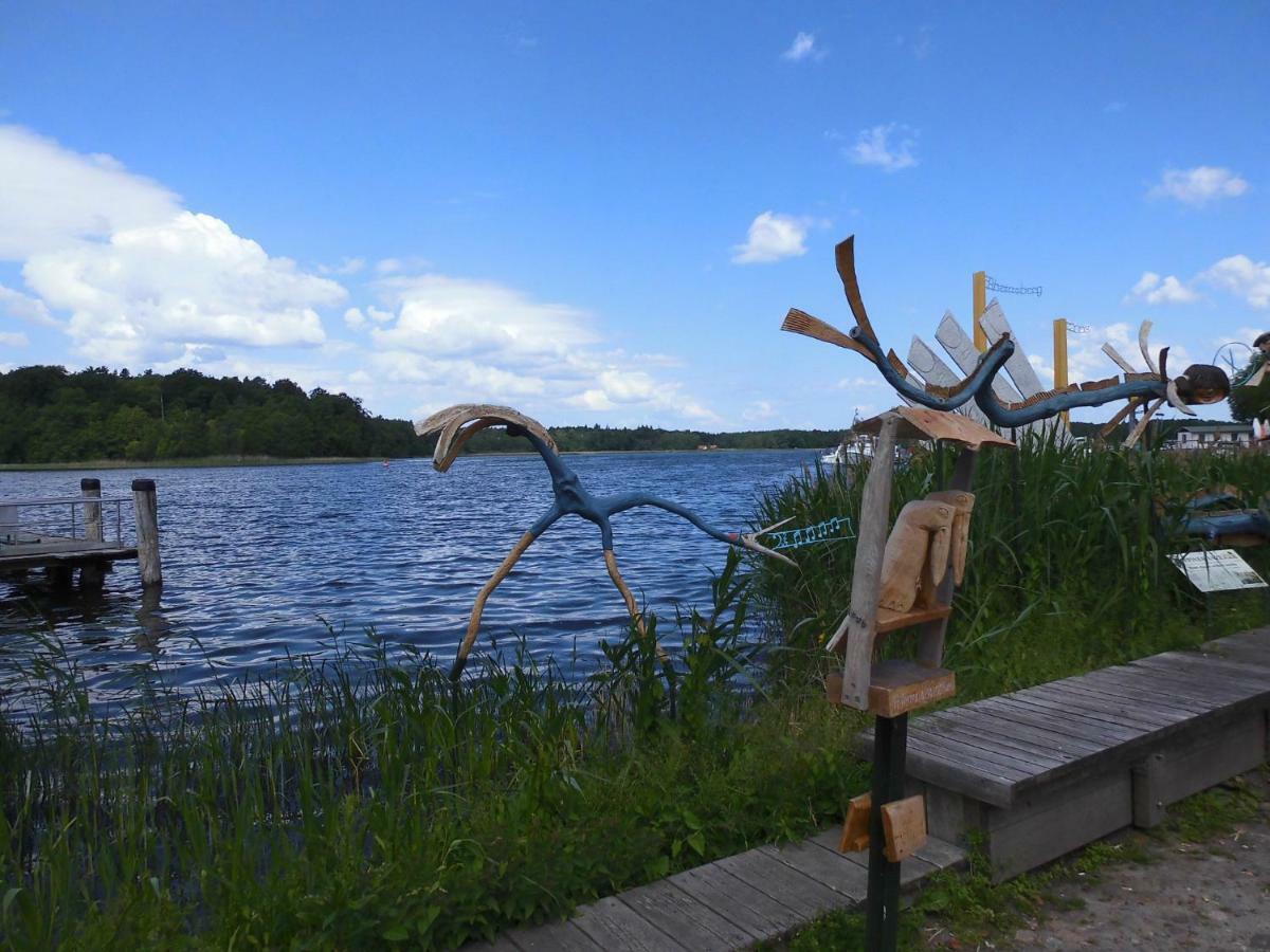 Schlossparkferienwohnungen Rheinsberg Mit Garten ภายนอก รูปภาพ
